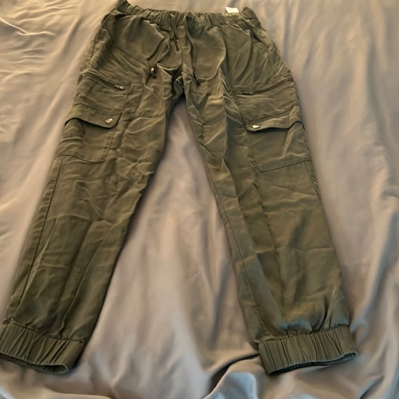 Banana Republic XS cargo Joggers Olive Green - Picture 2 of 2